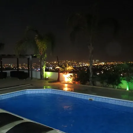 Apartment City Views - Only For Couples Limassol