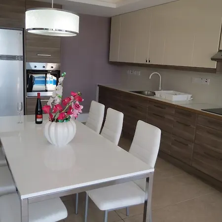 Apartment City Views - Only For Couples Limassol